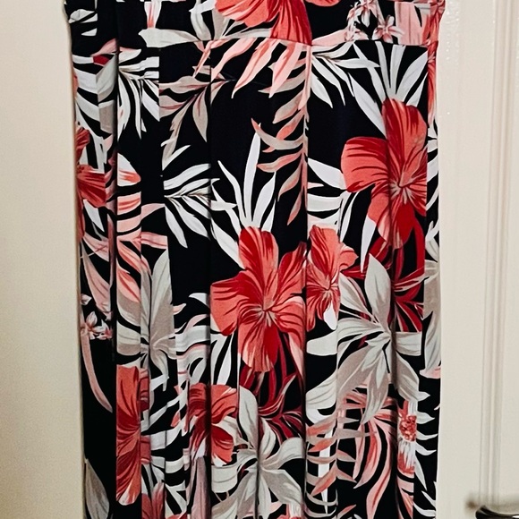 Used Enfocus Studio Long Sleeveless Dress. - Picture 3 of 7